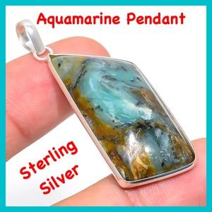 BNWT- Beautiful REAL Aquamarine Gemstone Pendant.